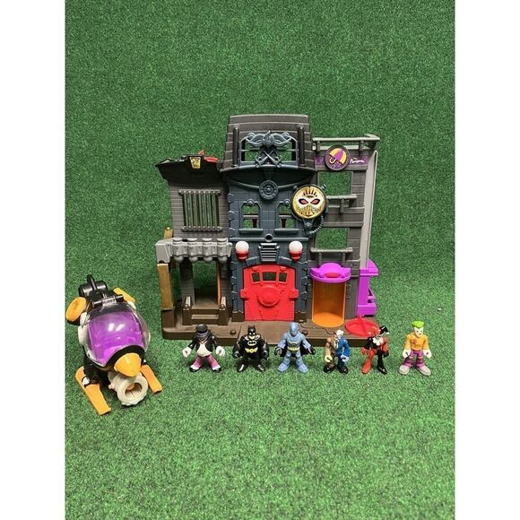 Imaginext Super Friends Gotham City PD Jail Penguin Playset with Penguin - Picture 1 of 8